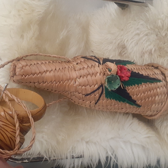 BOHO VINTAGE 70’s rattan picnic wine bottle carrier & 4 WOOD BANGLES - Picture 2 of 5